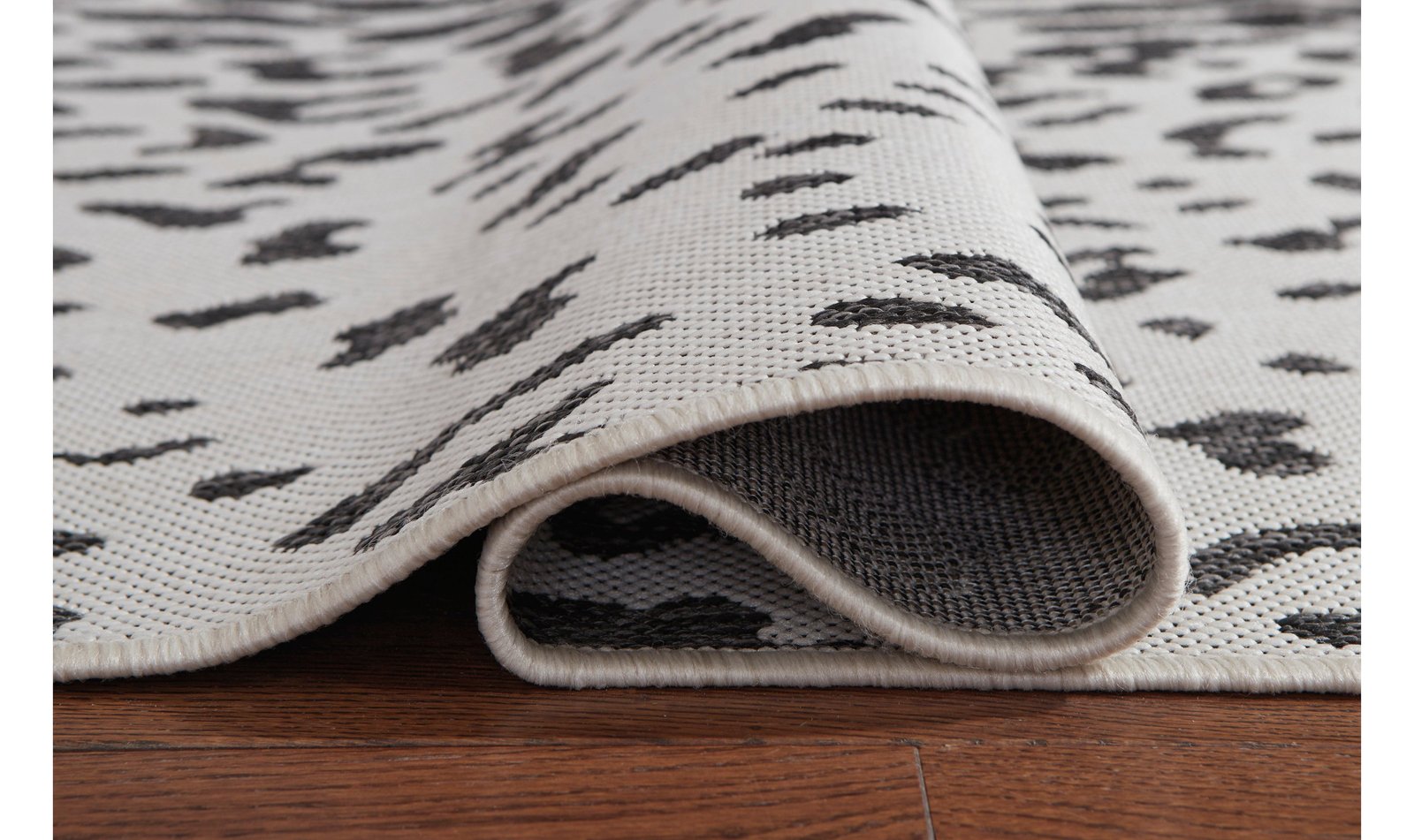 Samya 5'3" x 7'7" Rug - Image 4